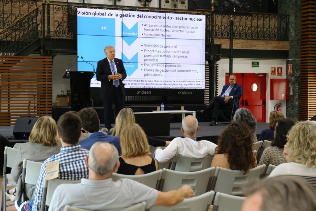 Javier Dies en las III Jornadas de Energía y Educación de Barcelona.