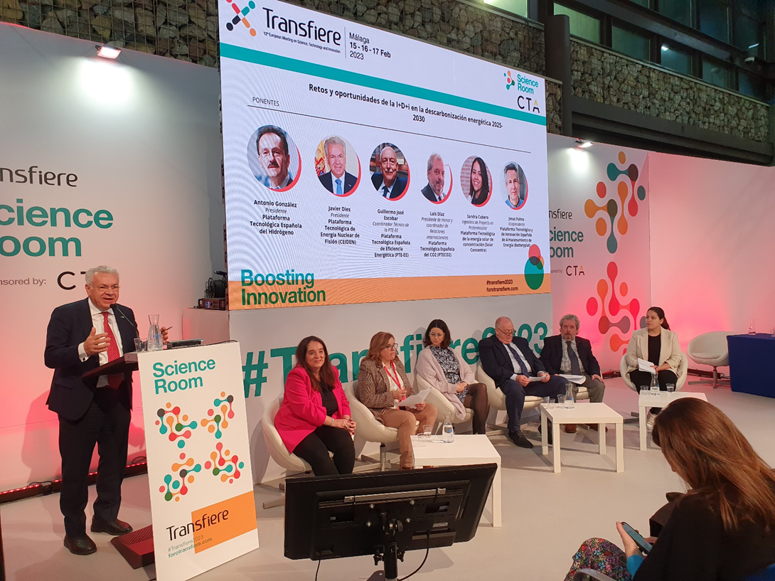 El consejero del CSN y presidente de la plataforma Tecnológica de energía nuclear de España (CEIDEN), Javier Dies participa en el 12º Encuentro Europeo en Ciencia, Tecnología e Innovación “TRANSFIERE” celebrado en Málaga.