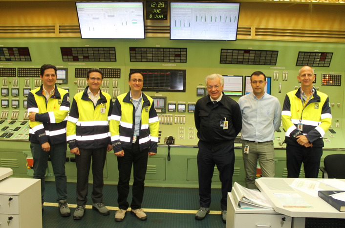 El Consejero del Consejo de Seguridad Nuclear y presidente de CEIDEN,  Javier Dies, visita la central nuclear de Almaraz en Cáceres.