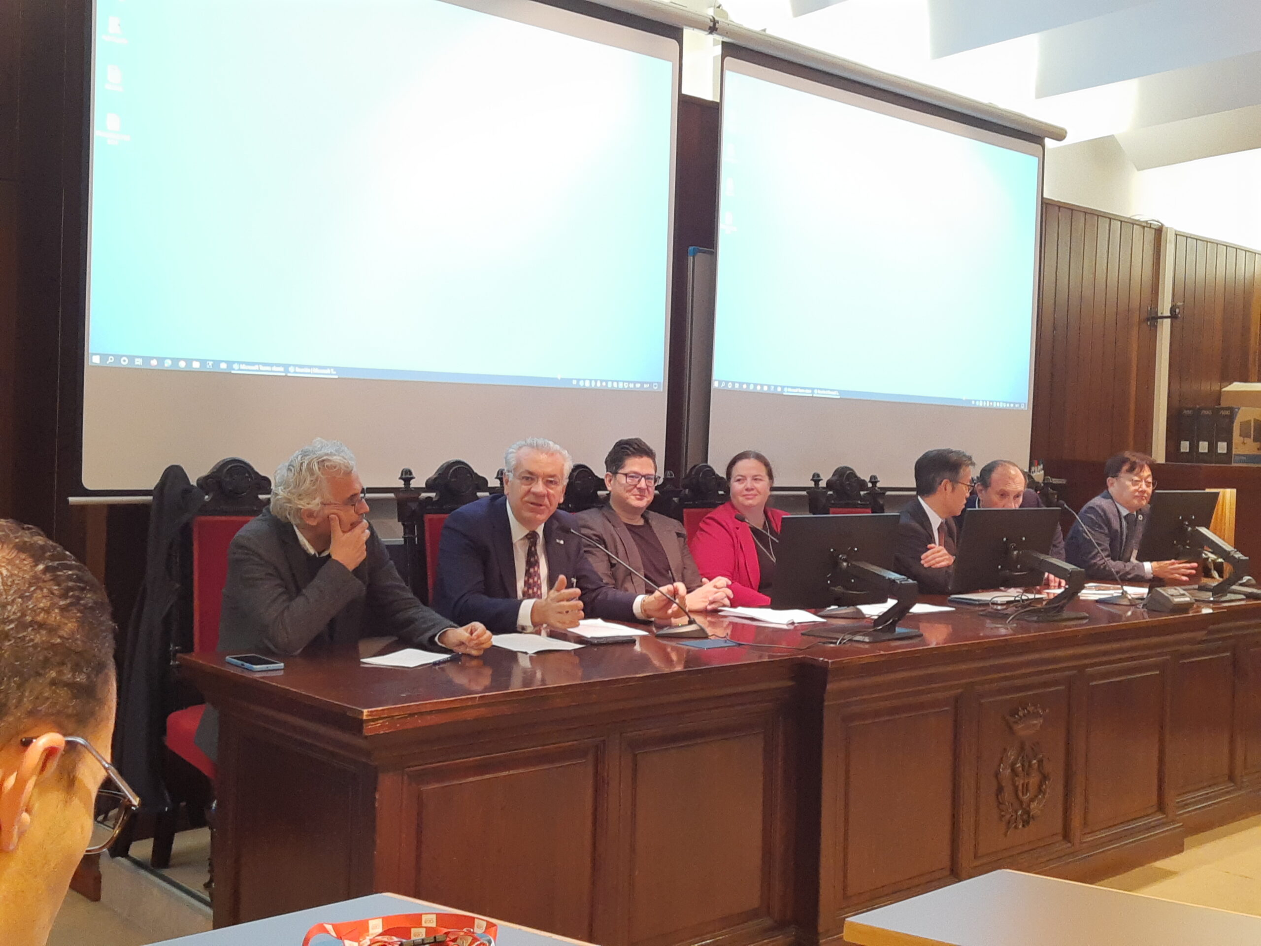 El presidente de Ceiden, Javier Dies, y Jan Rosell, director asistente de ETSEIB,  proceden a la apertura de un workshop de la OCDE/NEA centrado en la validación de códigos termohidráulicos para la seguridad nuclear.