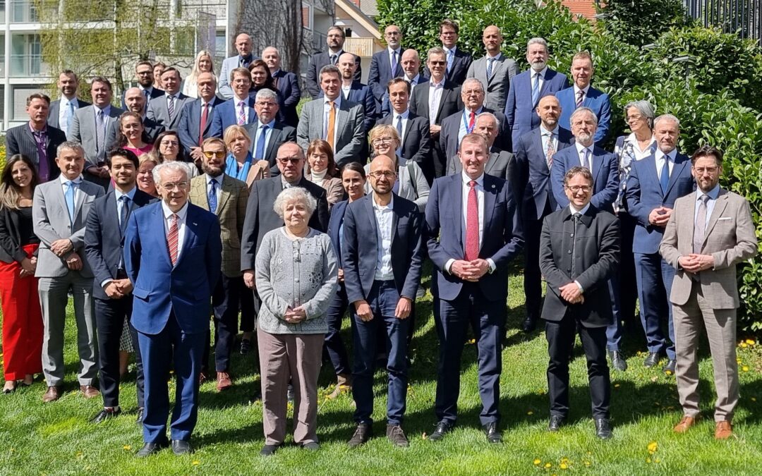 El consejero y presidente de Ceiden, Javier Dies participa en el plenario de la Asociación Europea de Reguladores Nucleares (WENRA) en Bled (Eslovenia).