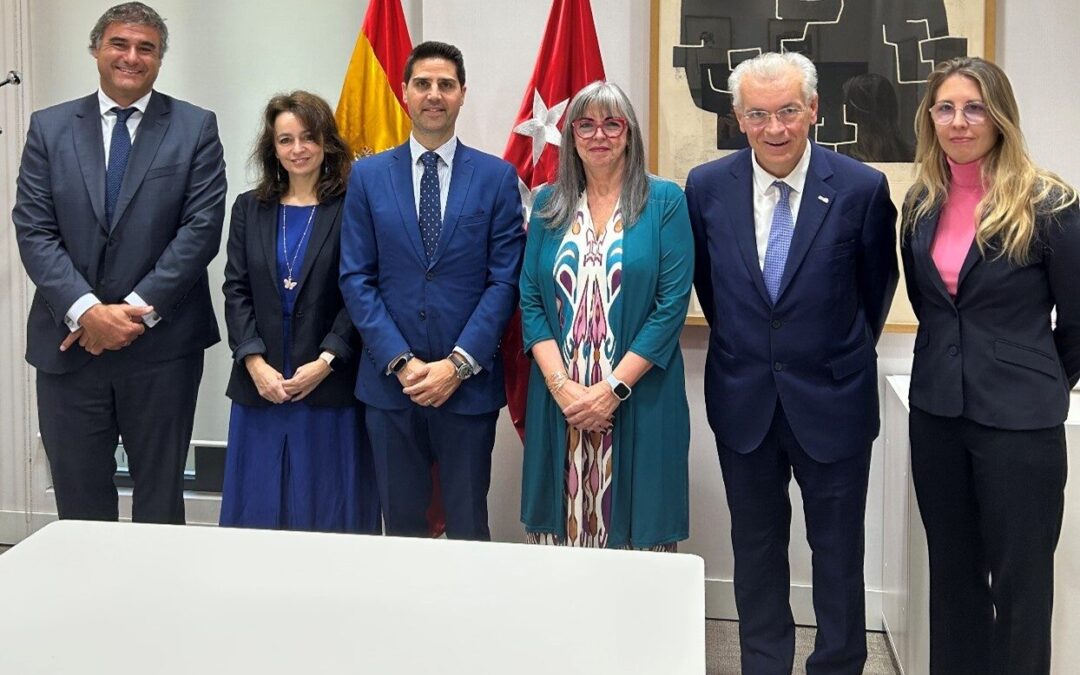 Reunión del Consejero de Educación, Universidades e investigación de la Comunidad de Madrid: Emilio Viciana, con el presidente de la plataforma tecnológica de energía nuclear CEIDEN y Consejero del CSN: Javier Dies