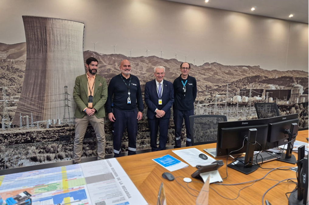 El presidente de CEIDEN y consejero del Consejo de Seguridad Nuclear, Javier Dies, visita la central nuclear de Ascó